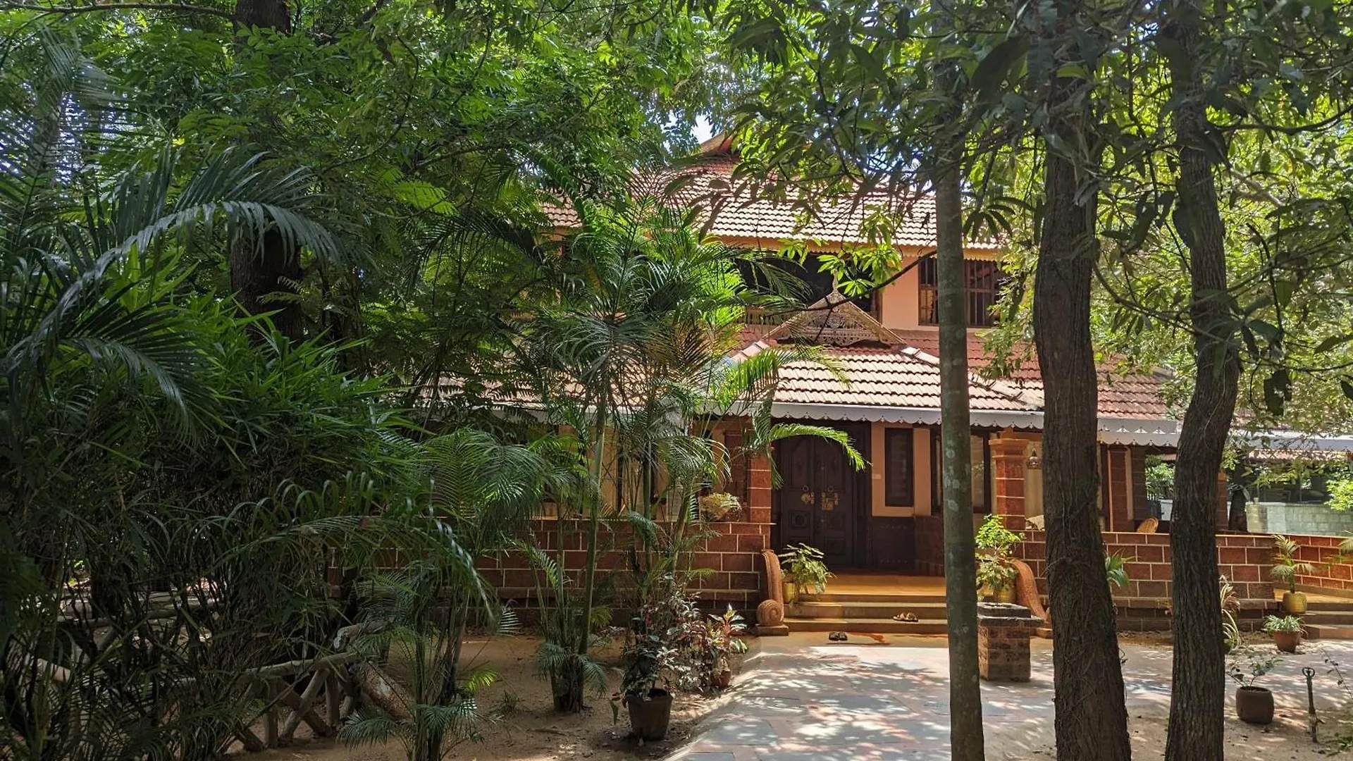 Neelambari Ecotoursm Hotel Thrissur